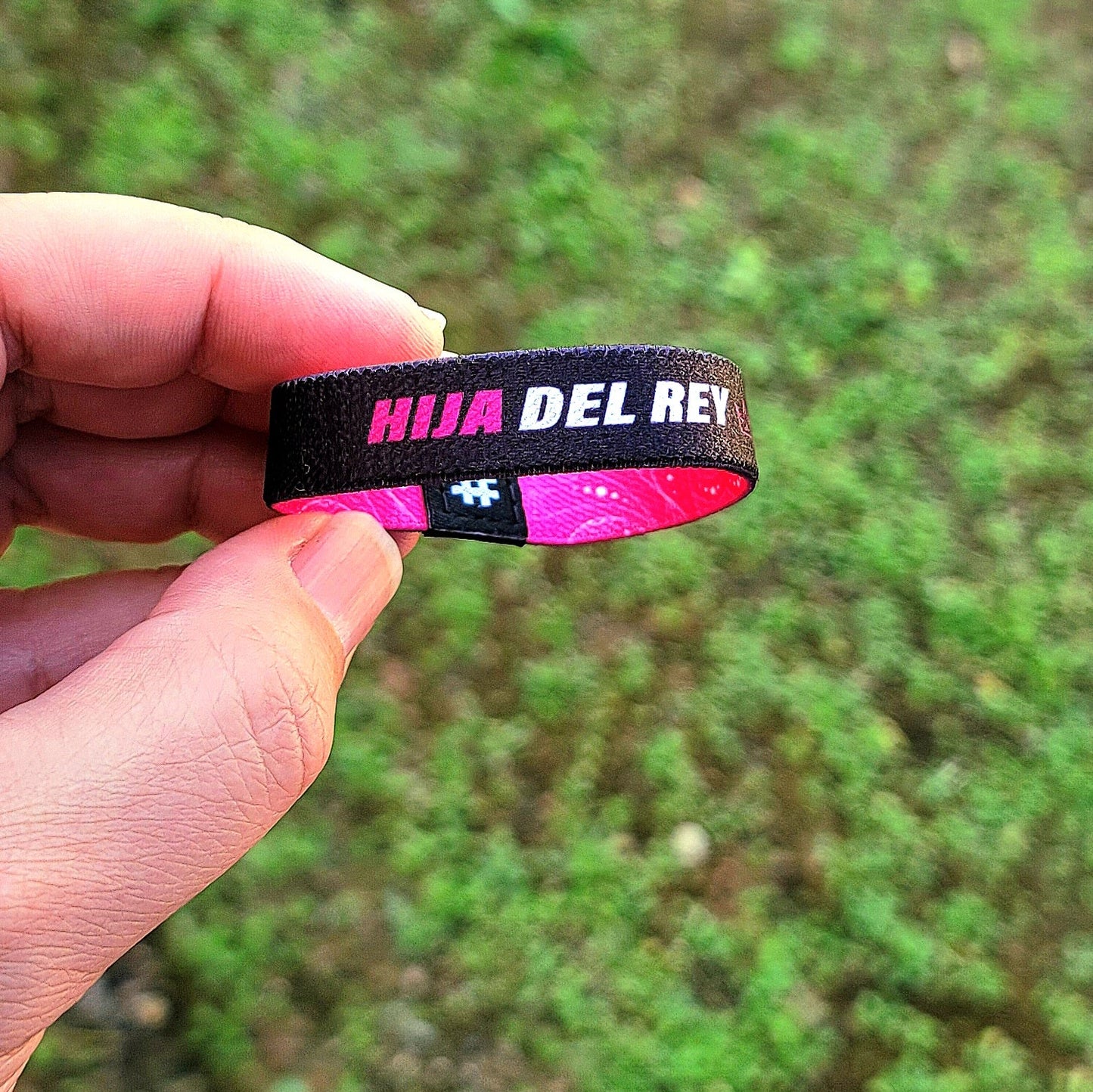 Wristband Hija del Rey - ESCRITO:ESTÁ